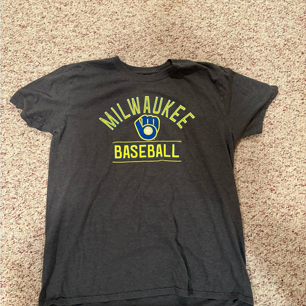 Milwaukee Brewers  Dark Gray T-Shirt. Men’s size XL